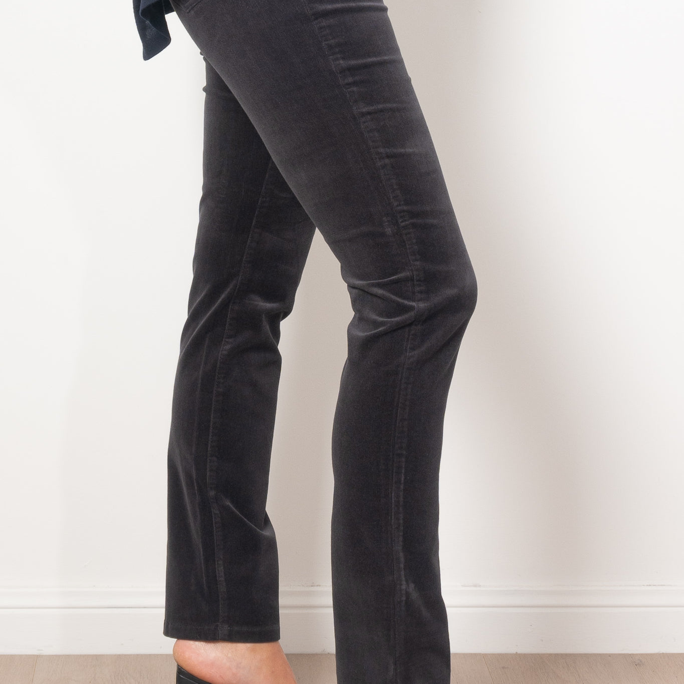 Vassalli Slim Straight Leg Corduroy Pull On Pant