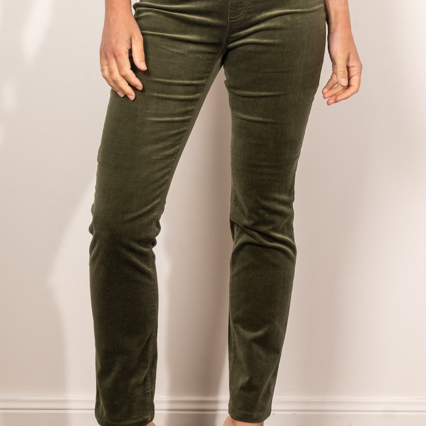 Vassalli Slim Straight Leg Corduroy Pull On Pant