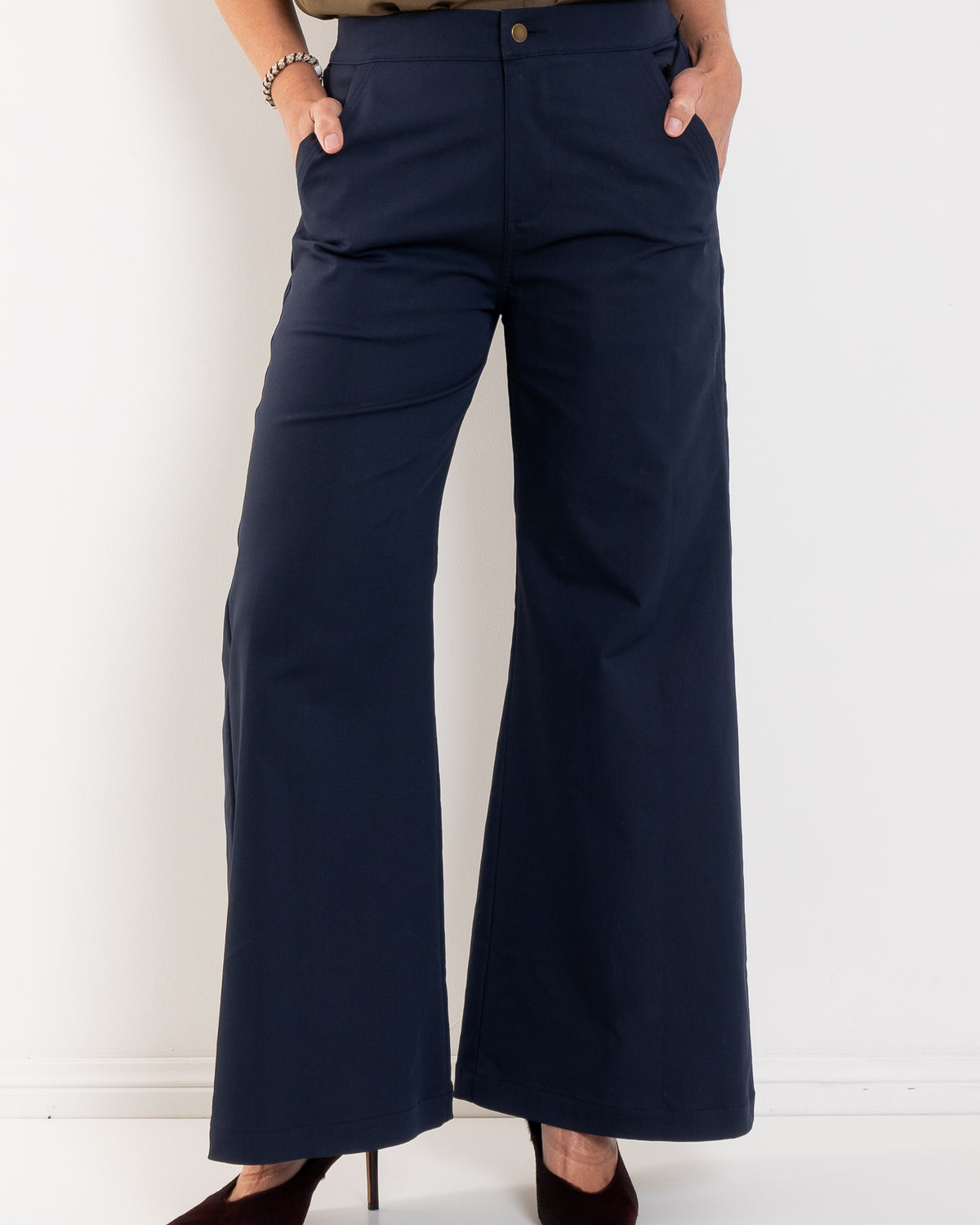 Philippa wears size 10 in Indigo