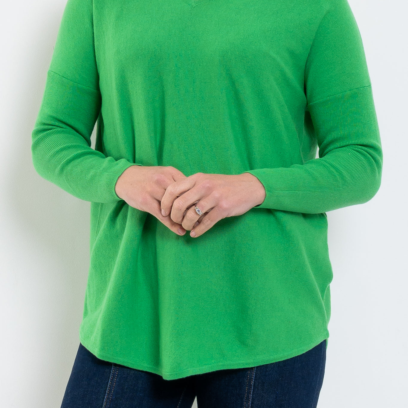 Bridge & Lord Queen V Curved Hem Pullover