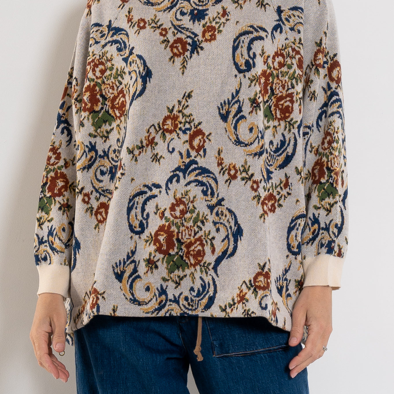 M.A. Dainty Chaise Knit Flowers