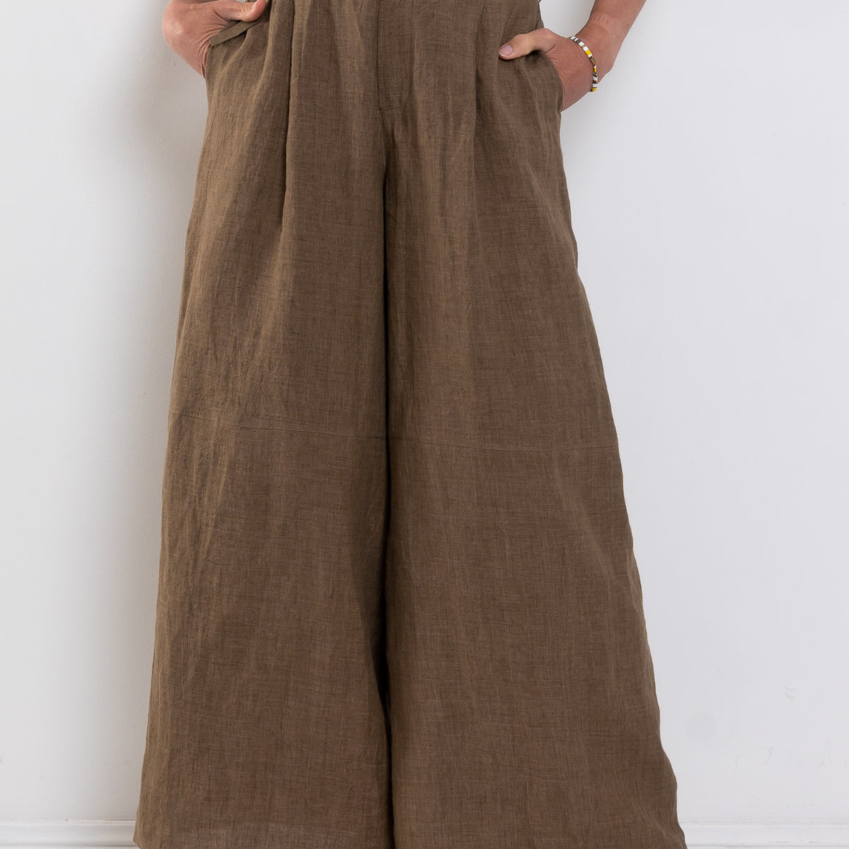M.A. Dainty Downtown Linen Pant