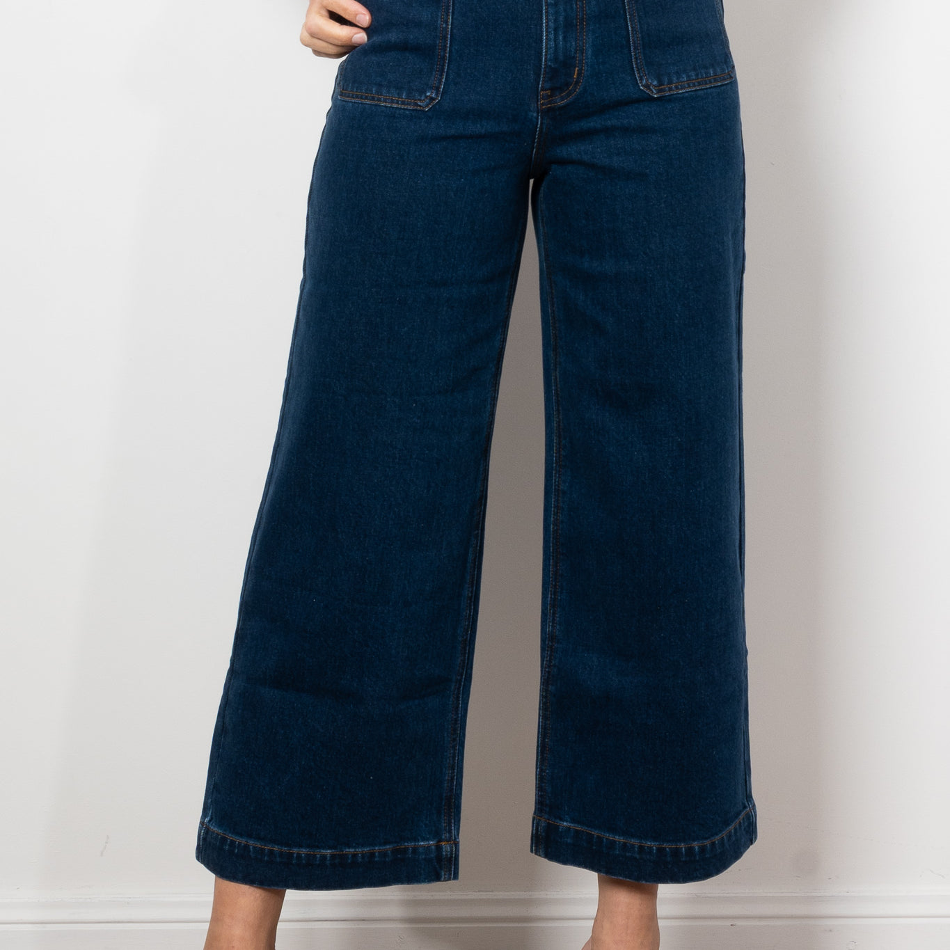 Zoe Kratzmann Establish Jean