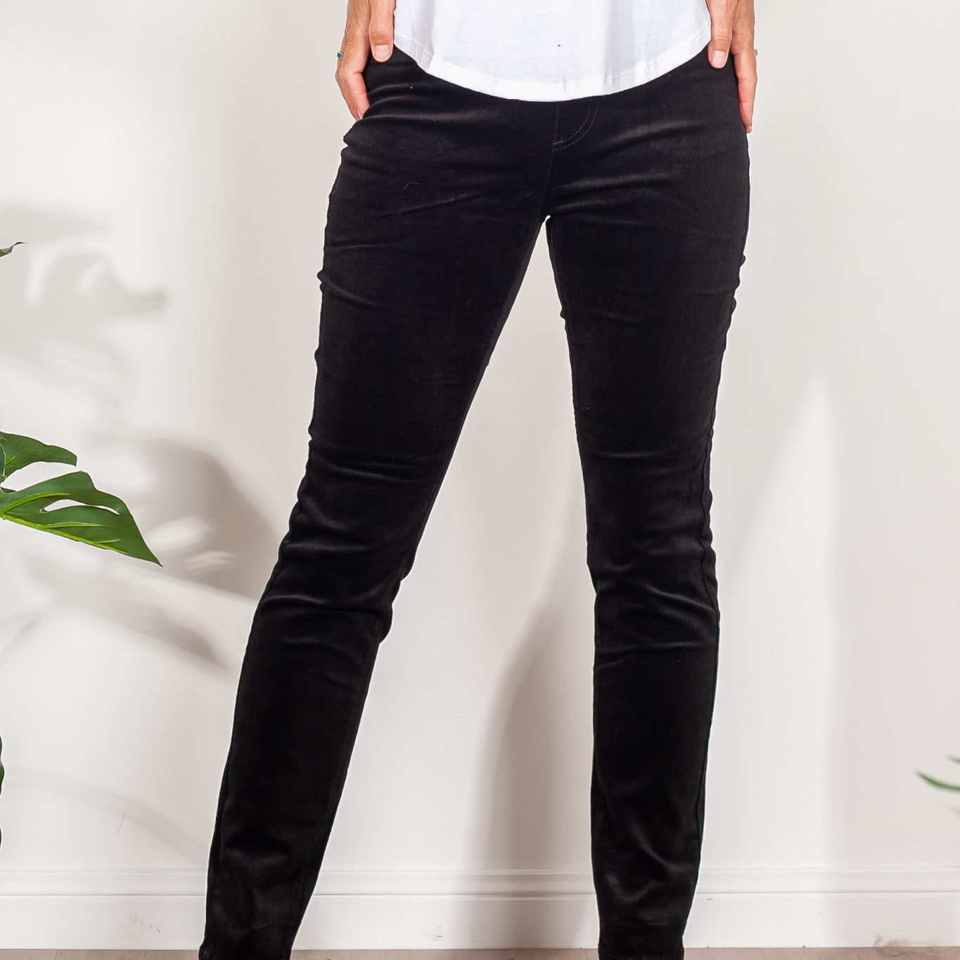 Vassalli Slim Straight Leg Corduroy Pull On Pant