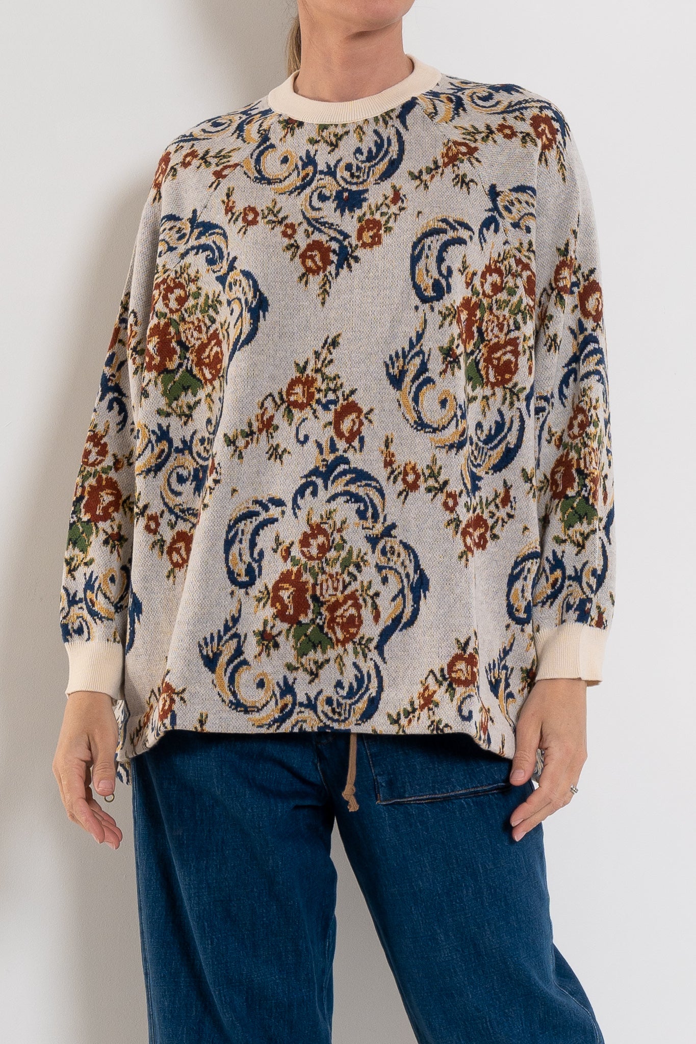 M.A. Dainty Chaise Knit Flowers